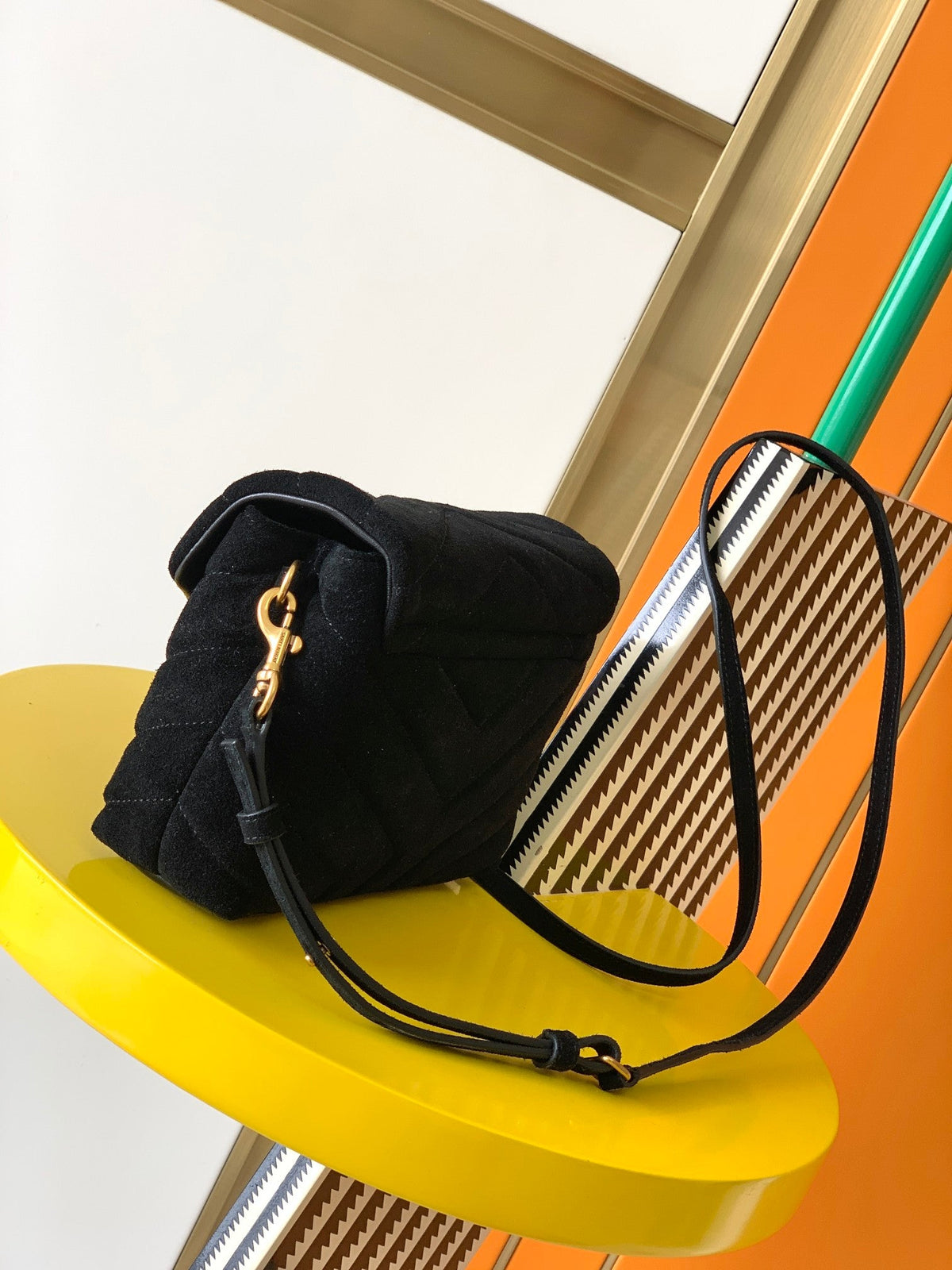 YSL Loulou 20 Black Velvet 20x14x7cm