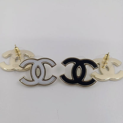 18K  Chanel Black Earrings