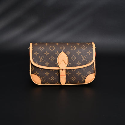 Louis Vuitton Croissant Bag Monogram Canvas